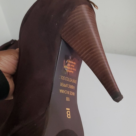 Slip on suede ankle bootie - Picture 2 of 5